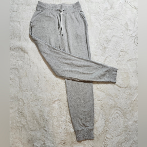 Lululemon Warm Down High-Rise Jogger. Size 4. - Picture 8 of 16